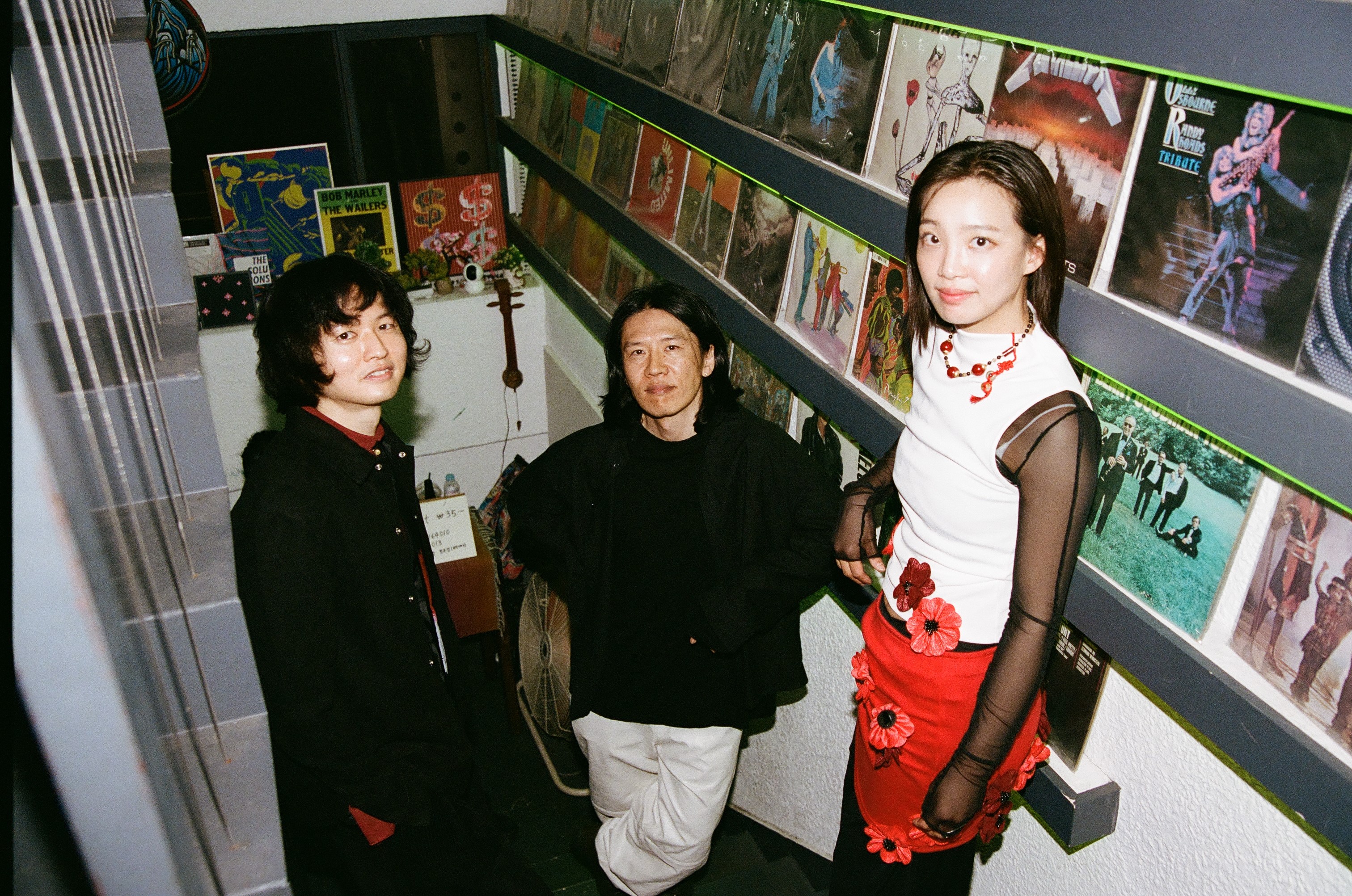 전통과 전자음악의 경계를 넘나드는 64ksana, 무속적 에너지로 무대를 장악하는 라이브 퍼포먼스.